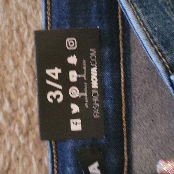 Distressed Jeans Size 3/4 - Picture 5 of 5